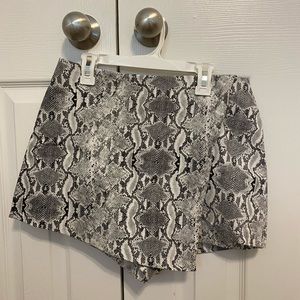 She+Sky Snake print Envelope Skort